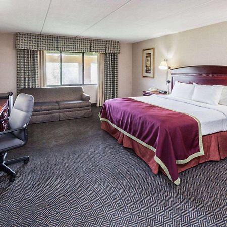 Baymont By Wyndham Michigan City Exteriör bild